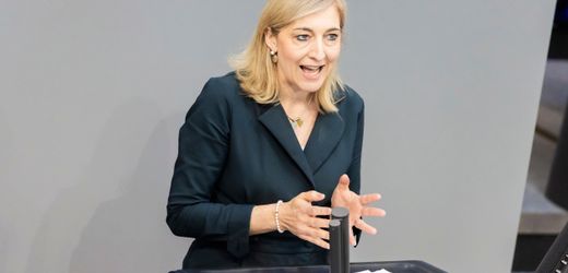 krankenkassen-gesundheitsministerin-nina-warken-will-zusatzbeitrag-bei-29-prozent-halten.jpg Krankenkassen: Gesundheitsministerin Nina Warken will Zusatzbeitrag bei 2,9 Prozent halten