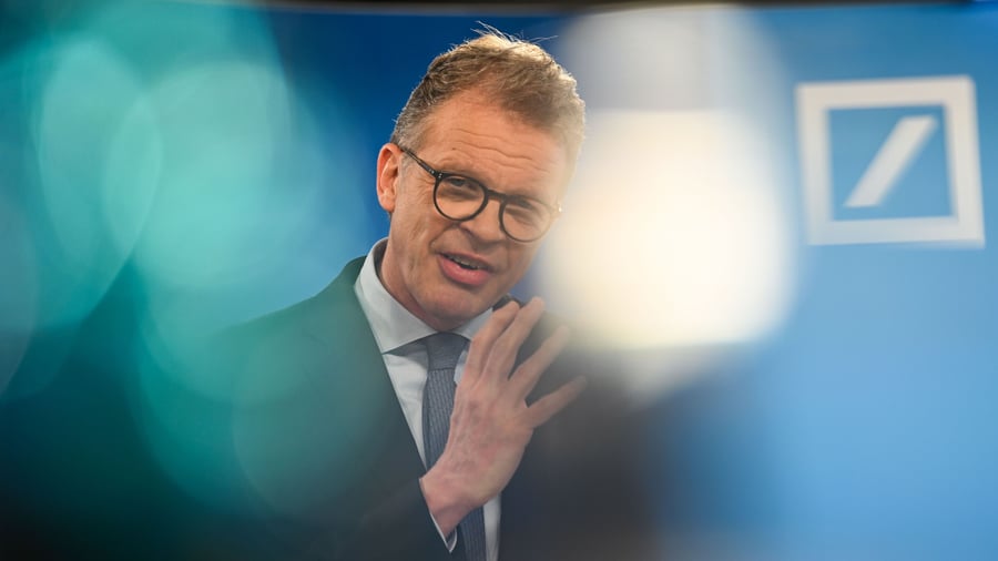 Deutsche Bank: Gericht verschiebt Millionenklage von Ex-Mitarbeiter