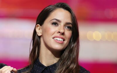 Vanessa Mai zeigt sich im verführerischen Glitzer-Outfit