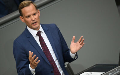 Drogenbeauftragter Streeck stellt Sinn bestimmter Therapien infrage: Keine teuren Krebs-Medikamente mehr für Hundertjährige?