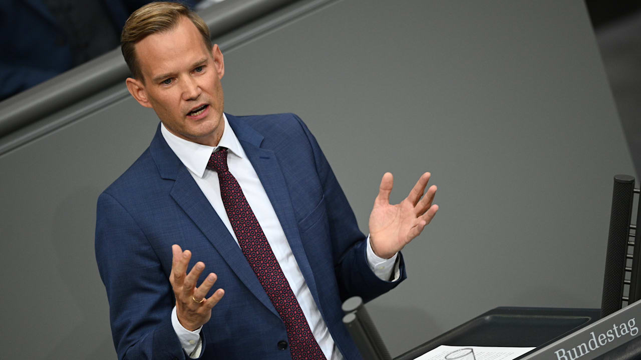 Drogenbeauftragter Streeck stellt Sinn bestimmter Therapien infrage: Keine teuren Krebs-Medikamente mehr für Hundertjährige?