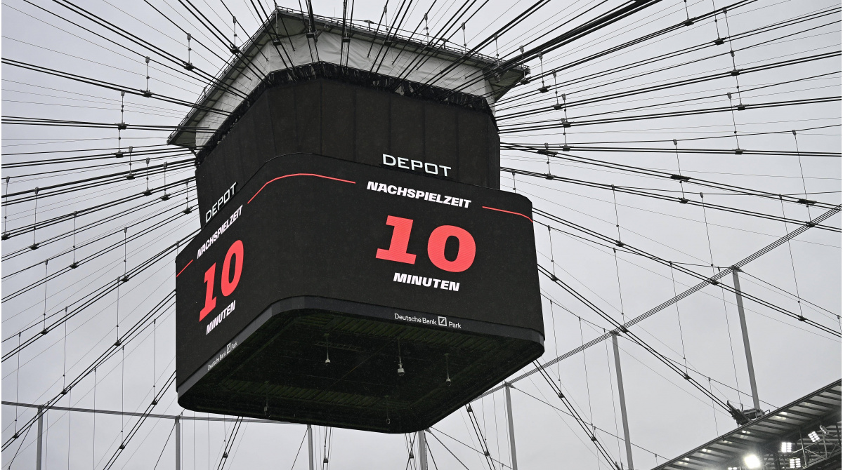DFL: Änderung zur Anzeige der Nachspielzeit geplant – Neue Kontrollinstanz bei Stadionverboten