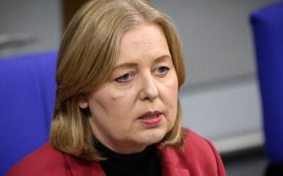 EU-Parlament: Bas kritisiert Weber wegen Zusammenarbeit mit Rechtsextremen