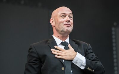 „Paar Stückchen Zähne“ verloren: Graf hat schweren Bühnen-Unfall