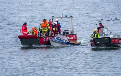 Motorboot gekentert: Mann (63) in See vermisst, Junge (12) gerettet