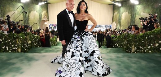 Jeff Bezos und Lauren Sanchez / MET Gala: Wer ist die Schönste im Land? Und bringt sie Trump mit?