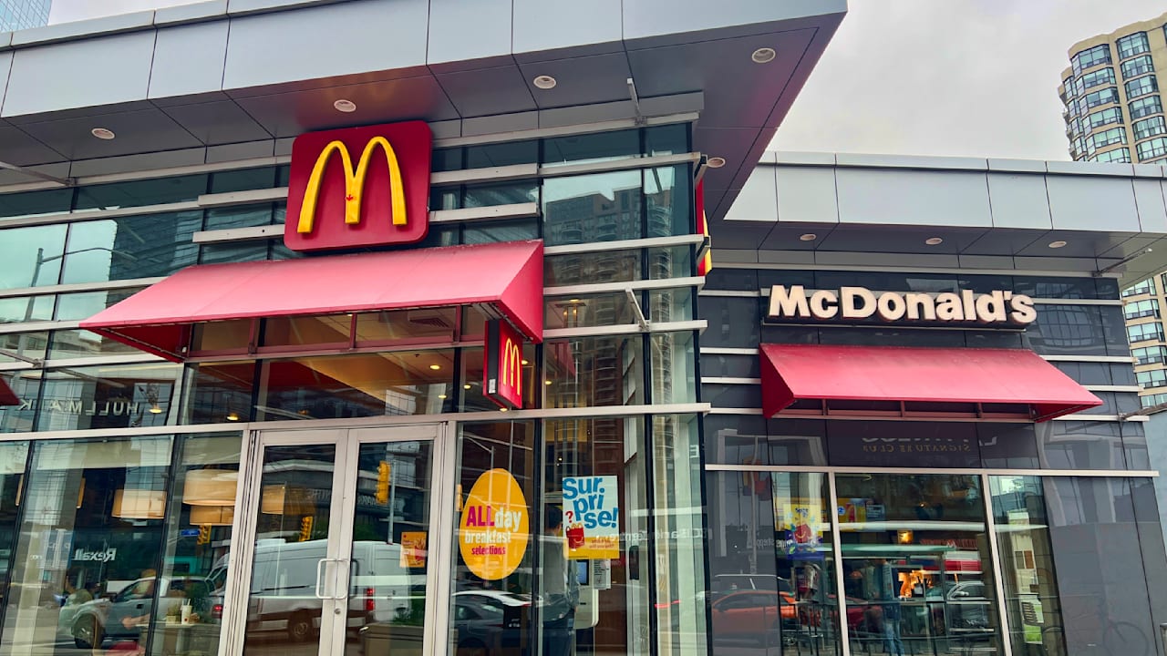 kassel-kind-2-muss-nach-happy-meal-bei-mcdonalds-in-klinik.jpg Kassel: Kind (2) muss nach Happy Meal bei McDonald’s in Klinik