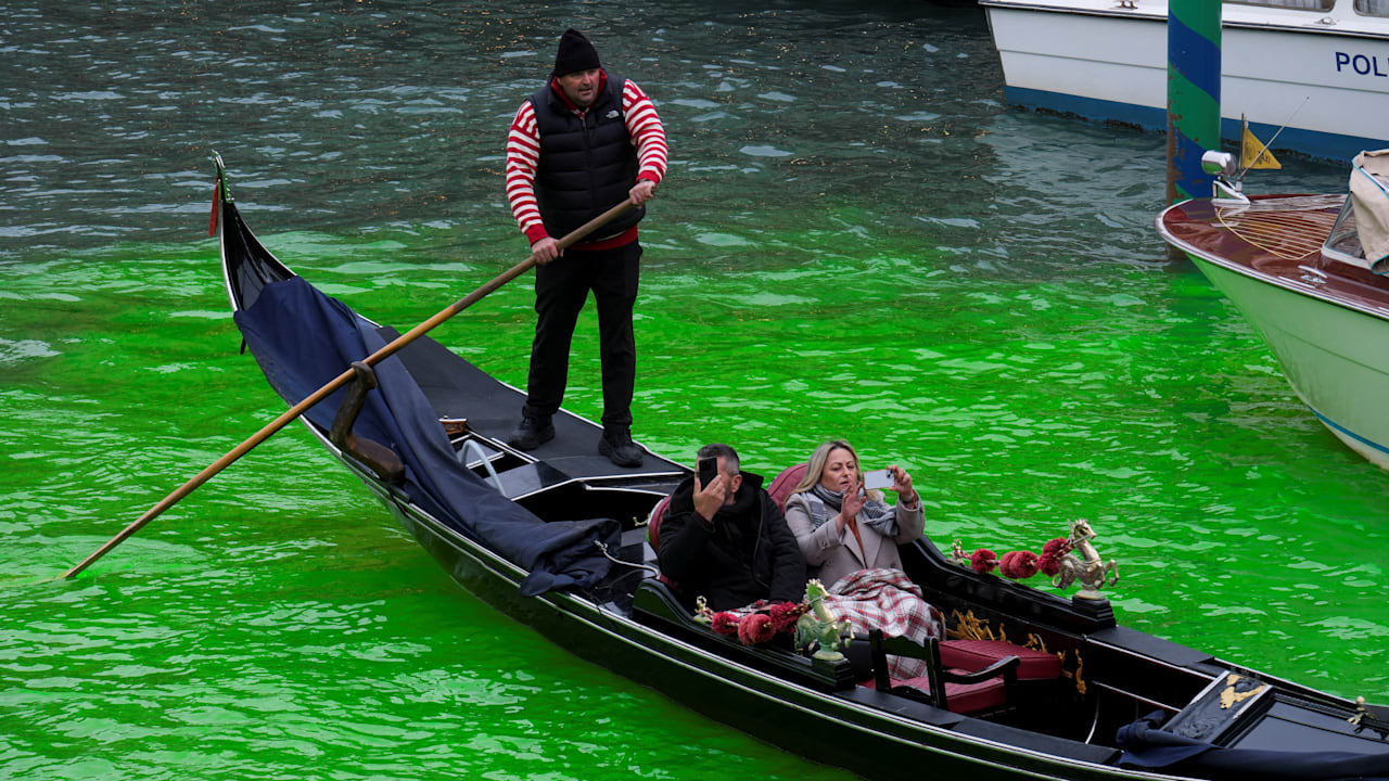 Berühmten Kanal neongrün gefärbt: Venedig schmeißt Greta Thunberg aus Stadt