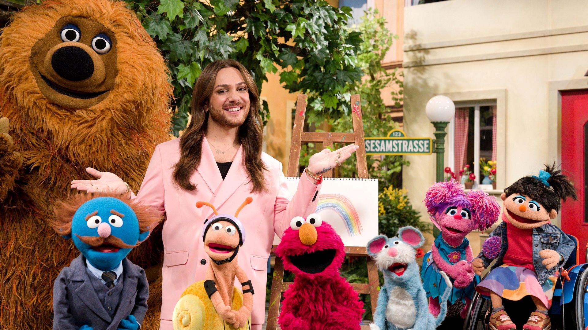 Riccardo Simonetti trotzt Hatern mit „Sesamstraße“-Auftritt