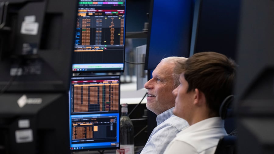 Geldanlage: Gold steigt, der Dollar wackelt: So wappnen sich Fondsmanager vor einer einschneidenden Korrektur