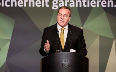 +++ Bundesregierung +++: Pistorius: Freiheiten schützen sich „nicht von allein“