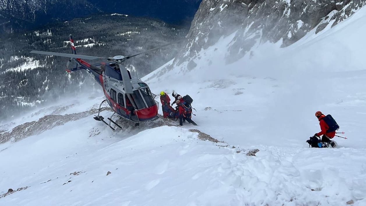 zugspitze-lawine-reisst-bergsteiger-in-den-tod.jpg Zugspitze: Lawine reißt Bergsteiger in den Tod