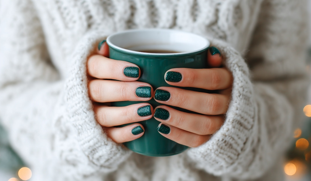 Statt Rot! Das ist die schönste Nagellack-Farbe für unsere Weihnachtsmaniküre