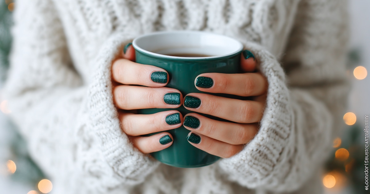 statt-rot-das-ist-die-schoenste-nagellack-farbe-fuer-unsere-weihnachtsmanikuere.png Statt Rot! Das ist die schönste Nagellack-Farbe für unsere Weihnachtsmaniküre
