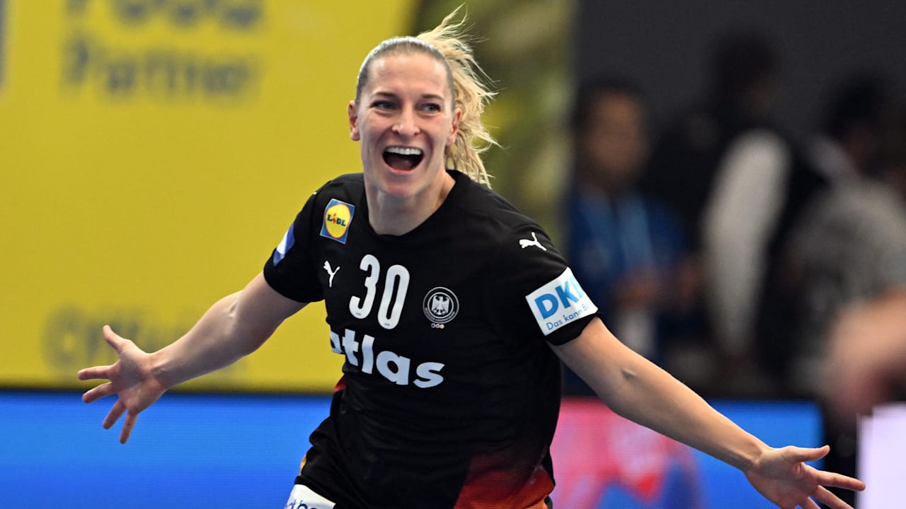 handball-wm-der-frauen-deutsches-team-waehlt-jenny-behrend-zur-schoensten-jublerin.jpg Handball-WM der Frauen: Deutsches Team wählt Jenny Behrend zur schönsten Jublerin
