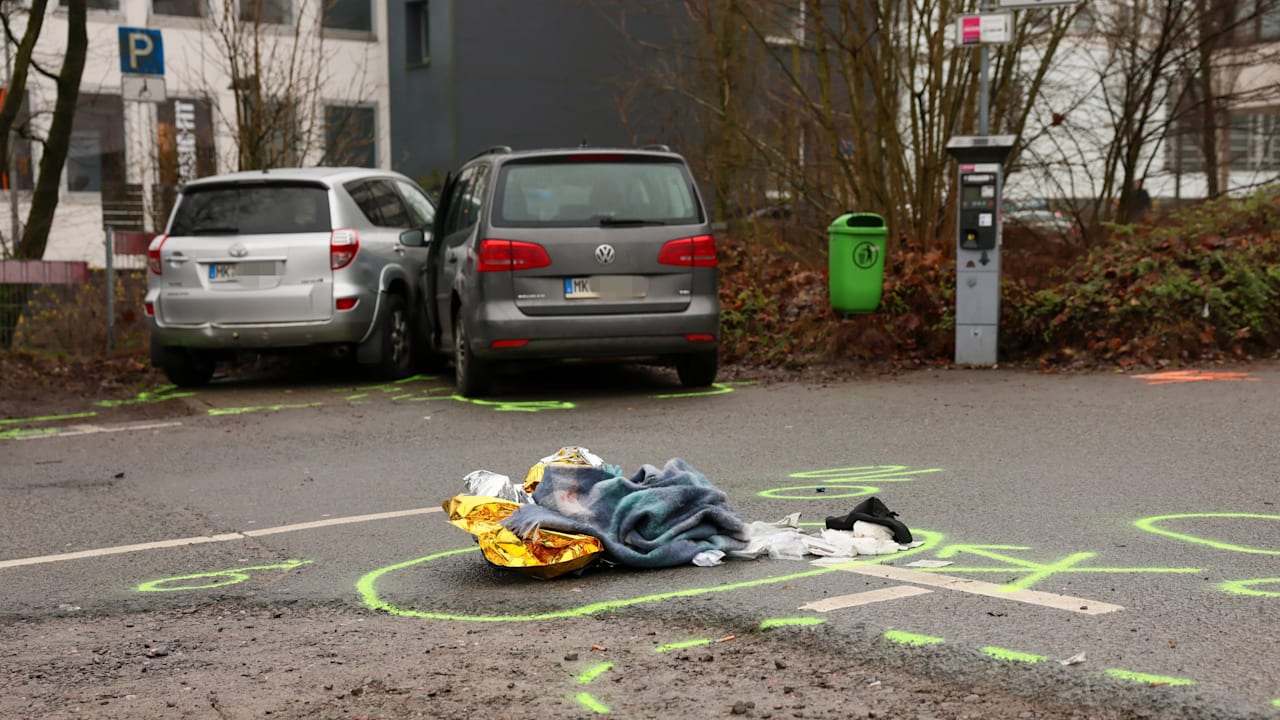 unfall-in-luedenscheid-fahrerin-95-erfasst-mutter-und-kind.jpg Unfall in Lüdenscheid: Fahrerin (95) erfasst Mutter und Kind