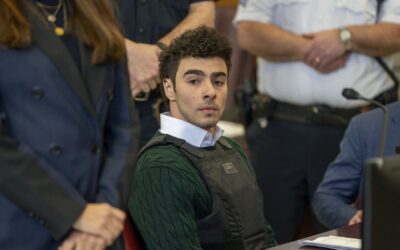 Anhörung vor Prozess zeigt unheimliche Notizen von Mangione