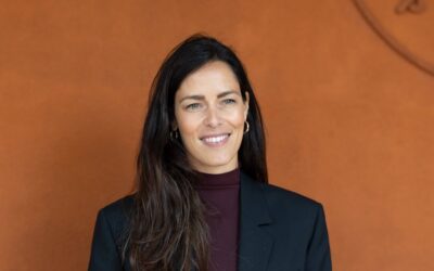 Erstes Weihnachten ohne Schweini: Ana Ivanovic schmückt im Mini-Kleid und High Heels den Tannenbaum