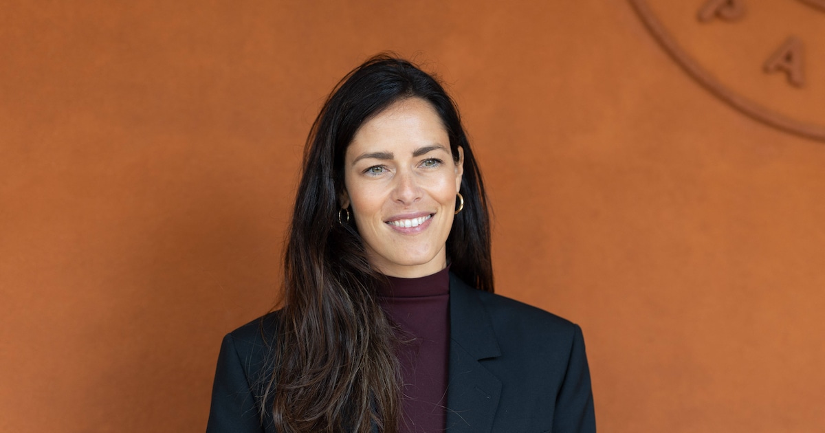 erstes-weihnachten-ohne-schweini-ana-ivanovic-schmueckt-im-mini-kleid-und-high-heels-6944092d14faf.jpg Erstes Weihnachten ohne Schweini: Ana Ivanovic schmückt im Mini-Kleid und High Heels den Tannenbaum