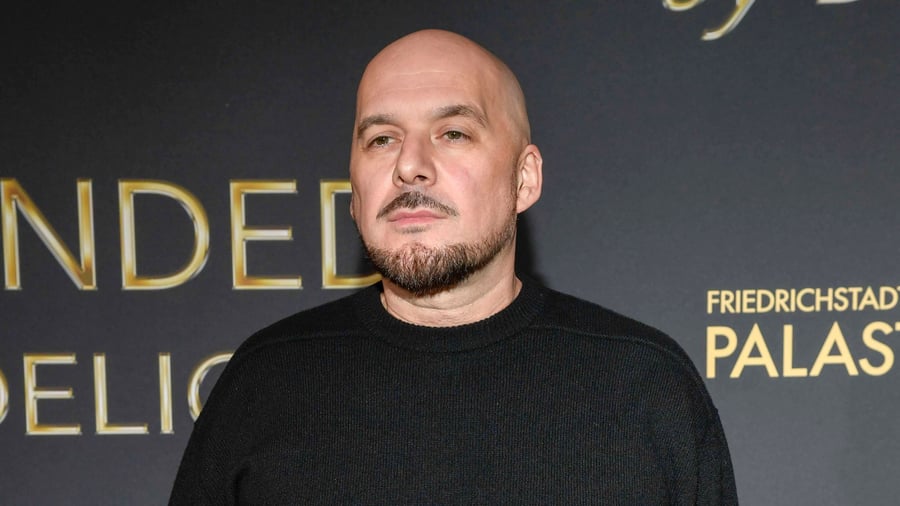 autobauer-auftritt-auf-tesla-weihnachtsfeier-erzuernt-fans-deutscher-rap-star-distanz6945bfc7e9f9c.jpg Autobauer: Auftritt auf Tesla-Weihnachtsfeier erzürnt Fans – Deutscher Rap-Star distanziert sich von Musk-Konzern