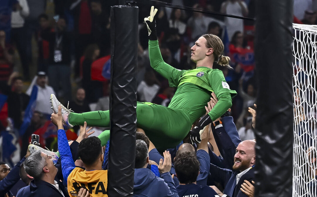 PSG vermeldet rätselhaften Handbruch bei Elfmeter-Held Safonov