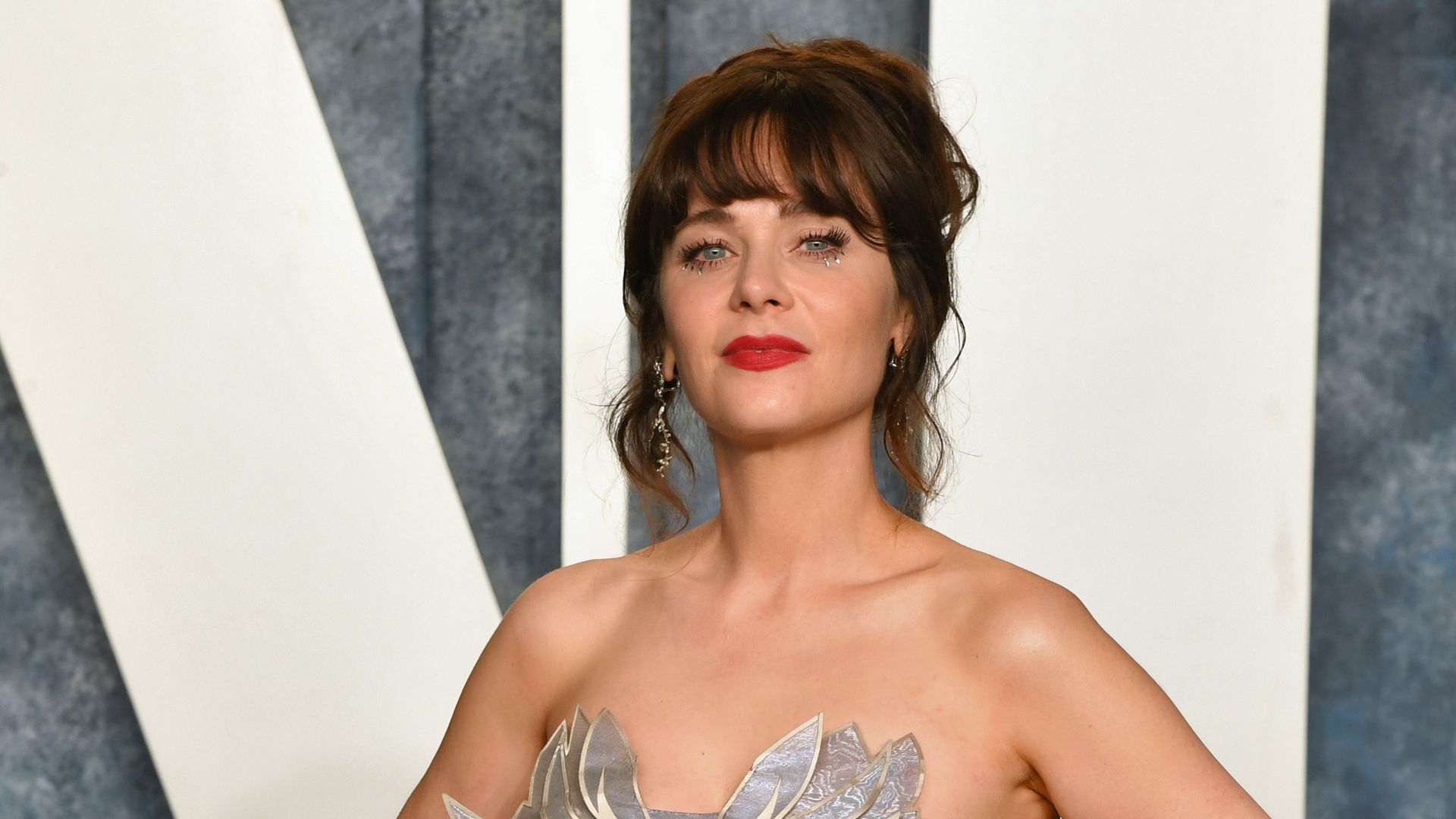 Zooey Deschanel hat einen Gruppenchat mit Ex und Verlobtem