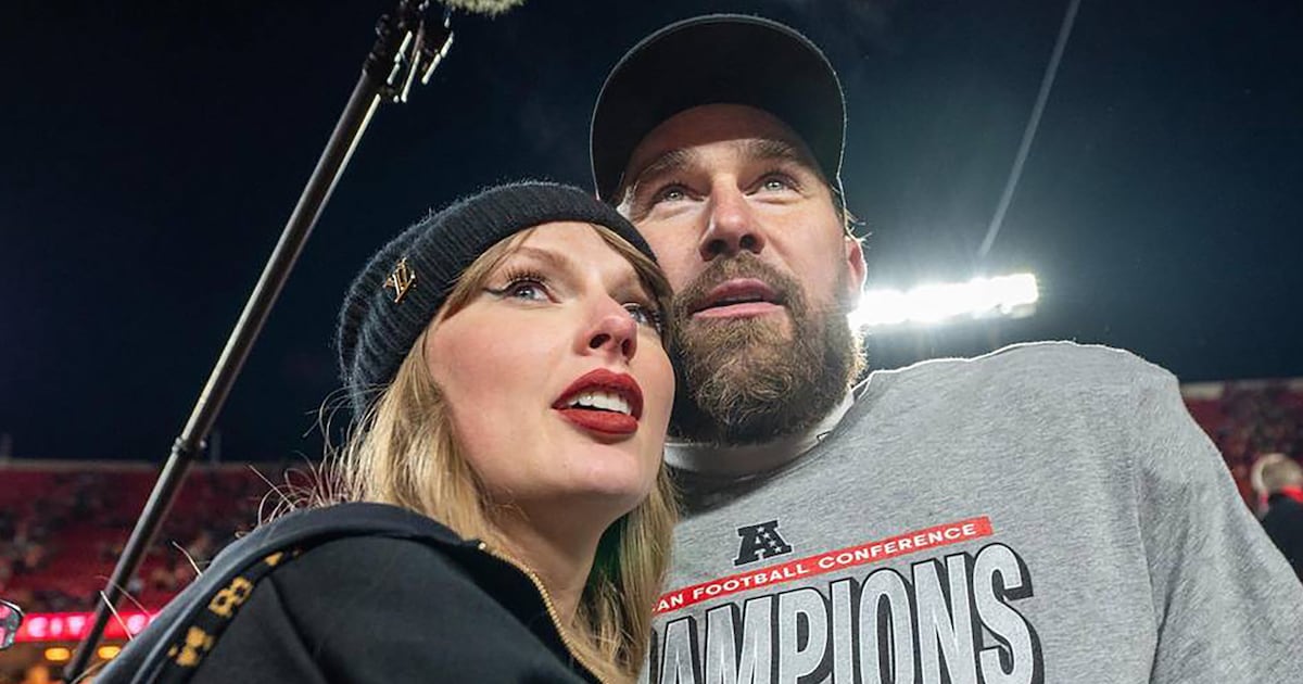 Taylor Swift verrät, wer sie mit Travis Kelce verkuppelt hat
