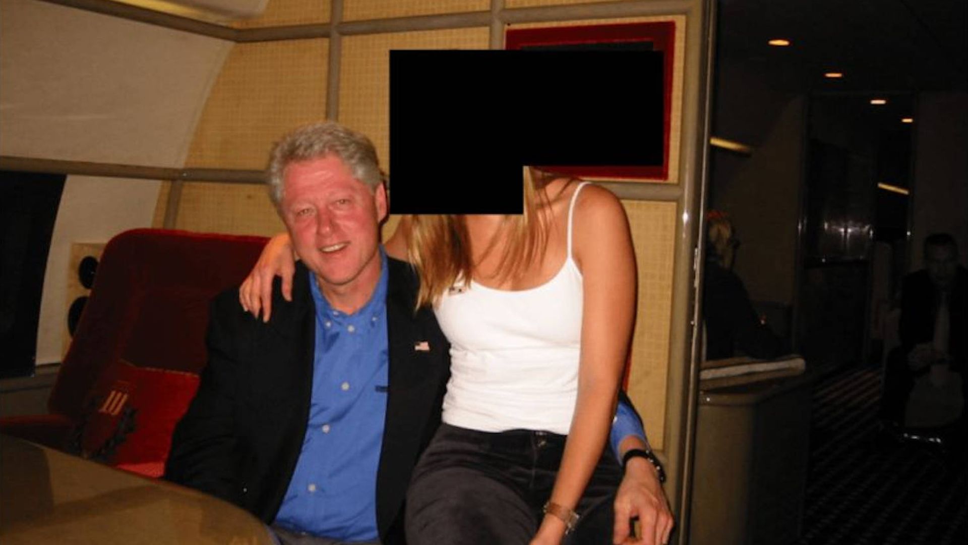bill-clinton-begruesste-epstein-gaeste-im-blauen-kleid.jpg Bill Clinton begrüßte Epstein-Gäste im blauen Kleid