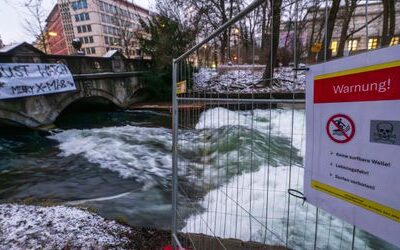 München: Surfer brechen Versuch zur Rettung der Eisbach-Welle vorerst ab