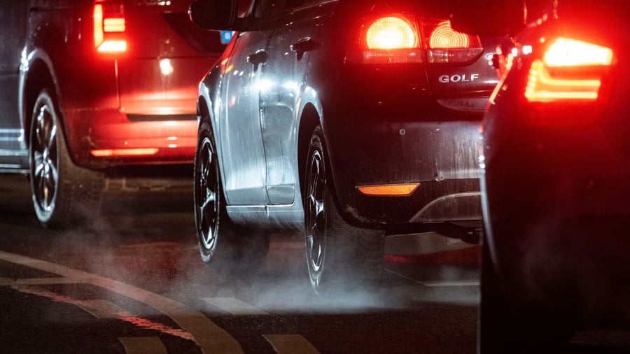 Industrie: „Doppelt unter Druck“ – Nur ein deutscher Autobauer erreicht in diesem Jahr die Klimaziele