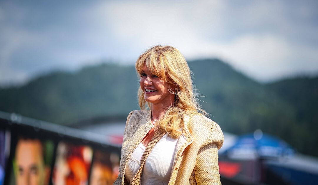 Private Einblicke in Familienranch: Corinna Schumacher strahlt neben Gina und deren Ehemann