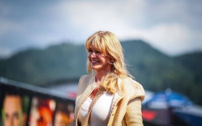 Private Einblicke in Familienranch: Corinna Schumacher strahlt neben Gina und deren Ehemann