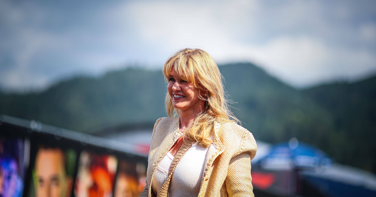 Private Einblicke in Familienranch: Corinna Schumacher strahlt neben Gina und deren Ehemann