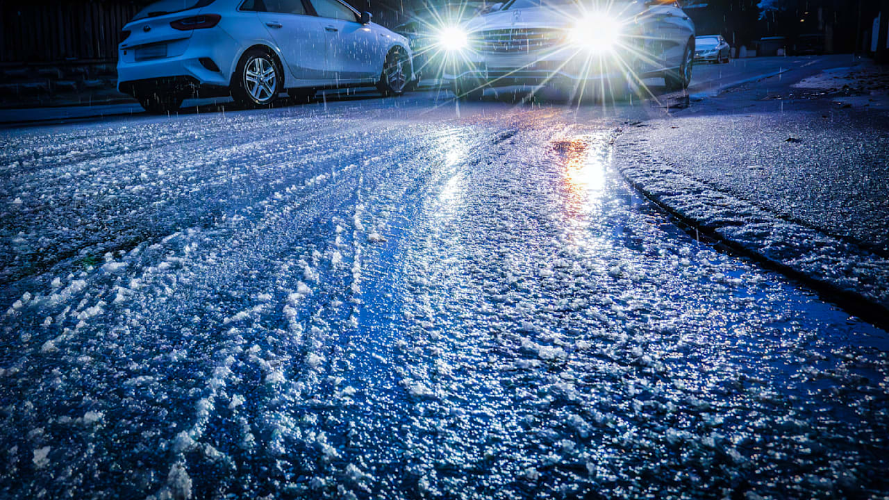 Meteorologe warnt: „Gefährlicher als 10 cm Schnee!“ Es bleibt glatt!