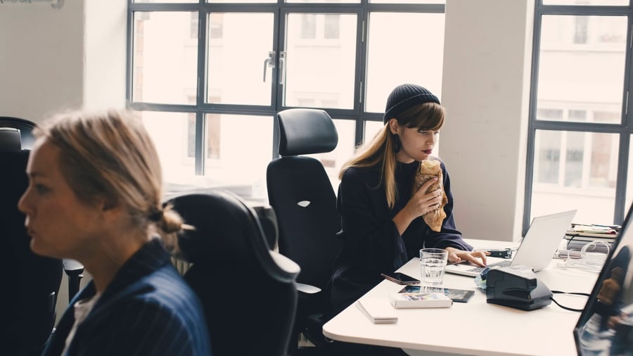 Umfrage: Unternehmen kritisieren hohe Steuern und Abgaben der Mitarbeiter