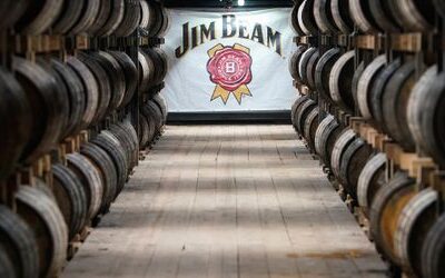 Jim Beam und Jack Daniel’s: Warum amerikanische Whiskey-Firmen auf ihrem Bourbon sitzen bleiben