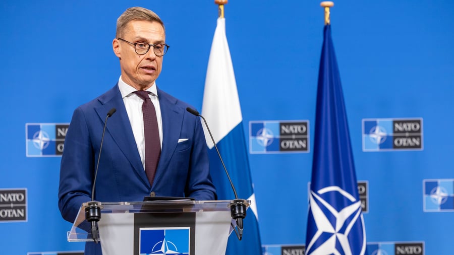 +++ Ukraine-Krieg +++: Unterseekabel beschädigt: Finnland setzt Schiff fest