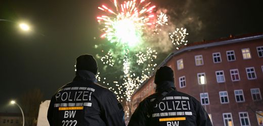 silvester-in-berlin-polizei-meldet-zahlreiche-festnahmen-wegen-gefaehrlicher-boellerei.jpg Silvester in Berlin: Polizei meldet zahlreiche Festnahmen wegen gefährlicher Böllerei