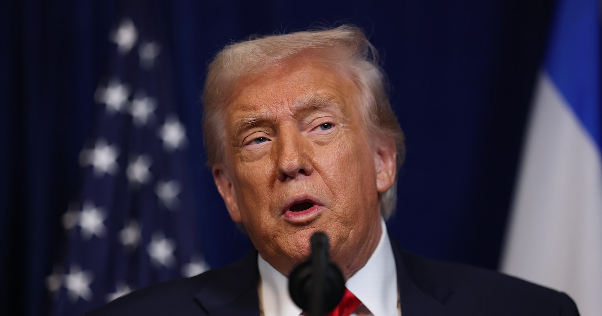 donald-trump-erklaert-raetselhafte-bluterguesse-mit-fragwuerdigem-statement.jpg Donald Trump erklärt rätselhafte Blutergüsse mit fragwürdigem Statement