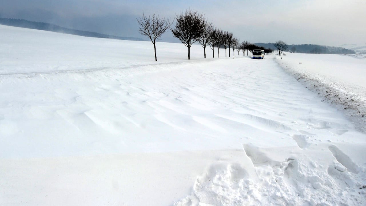 Wetter: Viel Schnee, Glatteis und Sturm am Freitag