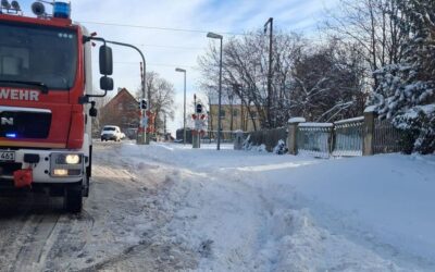 Blankenburg: VW-Fahrer fährt Feuerwehrmann im Einsatz an