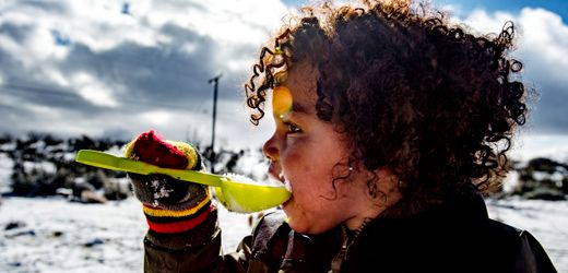eisbecher-und-maple-taffy-sollte-man-schnee-essen.jpg Eisbecher und Maple Taffy – sollte man Schnee essen?