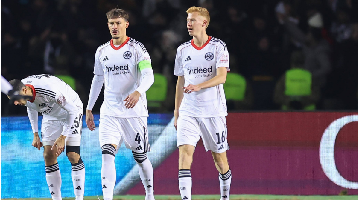Späte Niederlage bei Außenseiter Qarabağ: Frankfurt scheidet in Champions League aus
