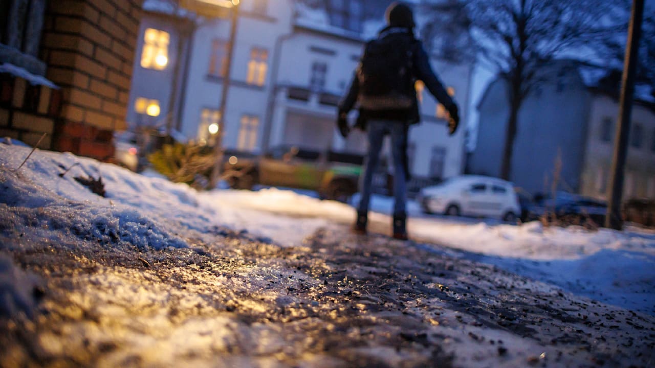 Wetterexperten warnen vor Chaos am Montag: Glatteis-Alarm im Osten!