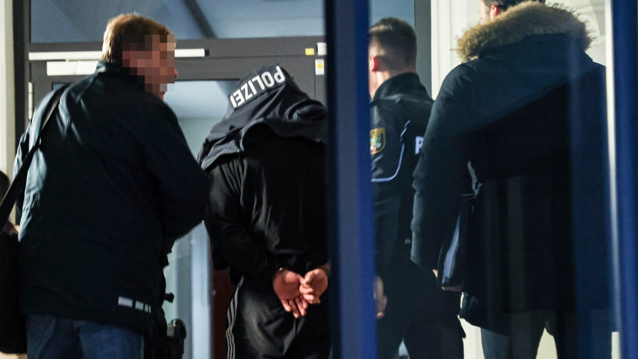 Magdeburg: Hooligan wegen Mordversuchs an Polizisten in U-Haft