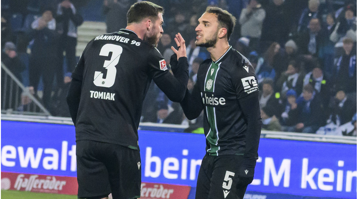 Titz gewinnt beim Ex-Klub: Hannover 96 bleibt in 2. Liga oben dran