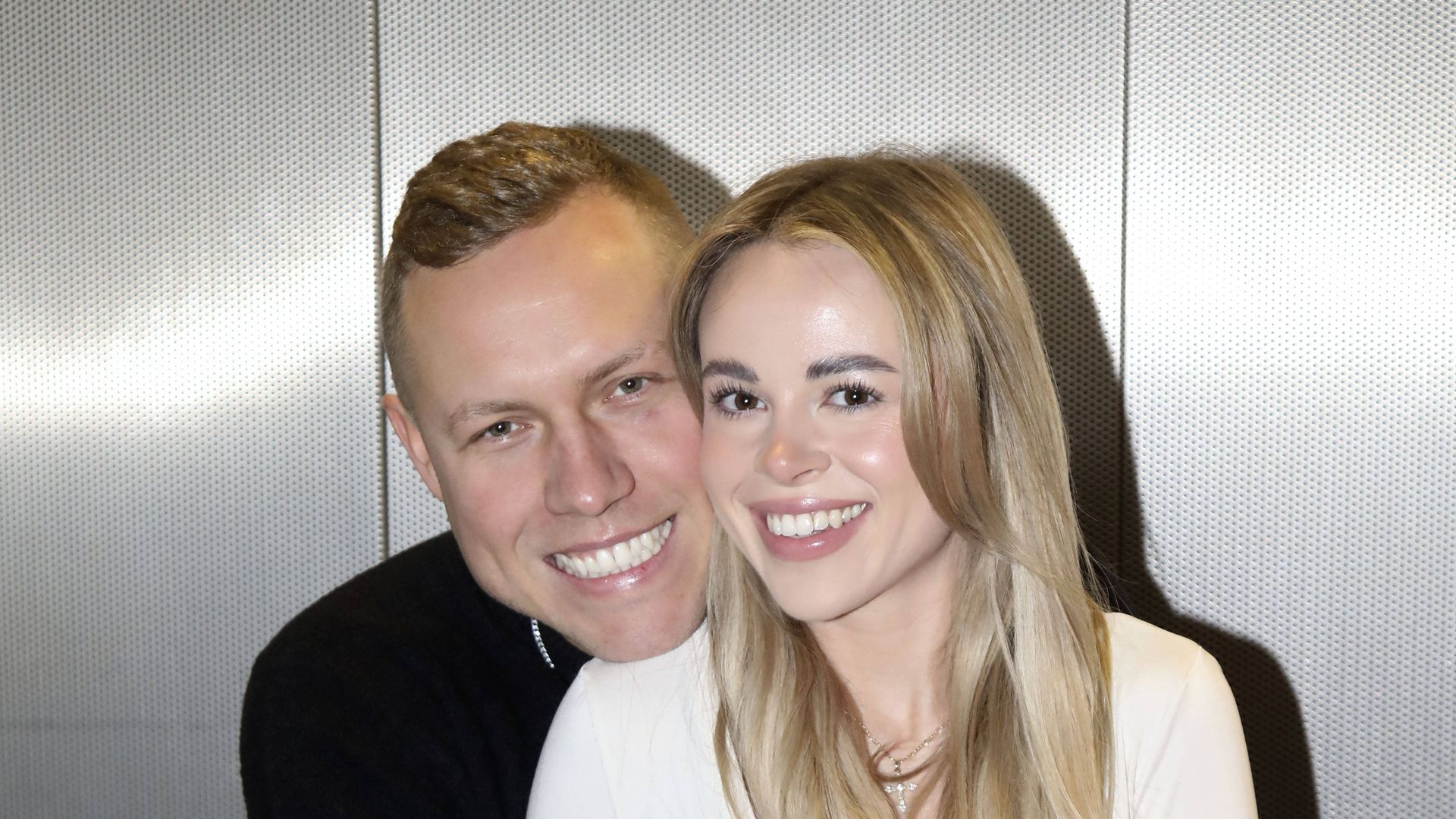 flirtet-dschungel-eva-mit-ihm-patricks-freundin-aeussert-sich.jpg Flirtet Dschungel-Eva mit ihm? Patricks Freundin äußert sich