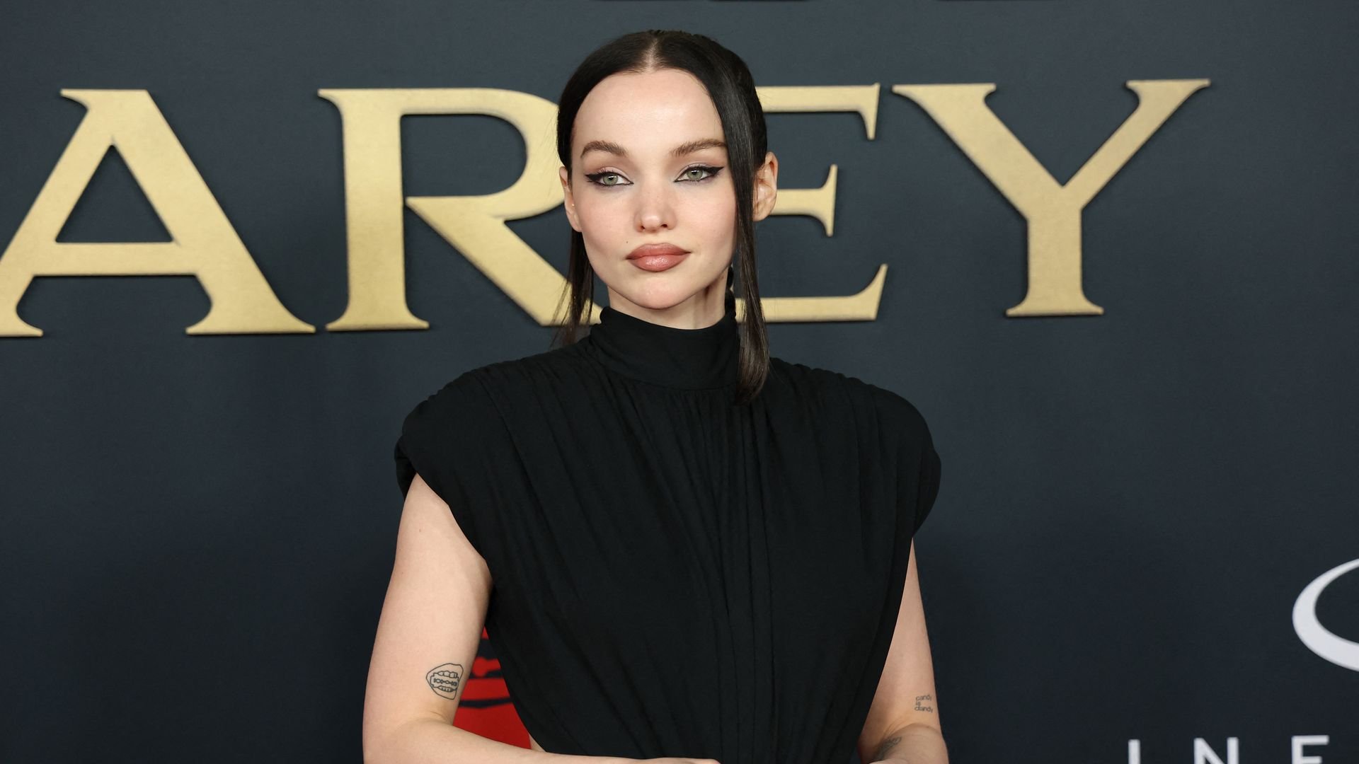 Dove Cameron enthüllt traumatische Erfahrung ihrer Kindheit