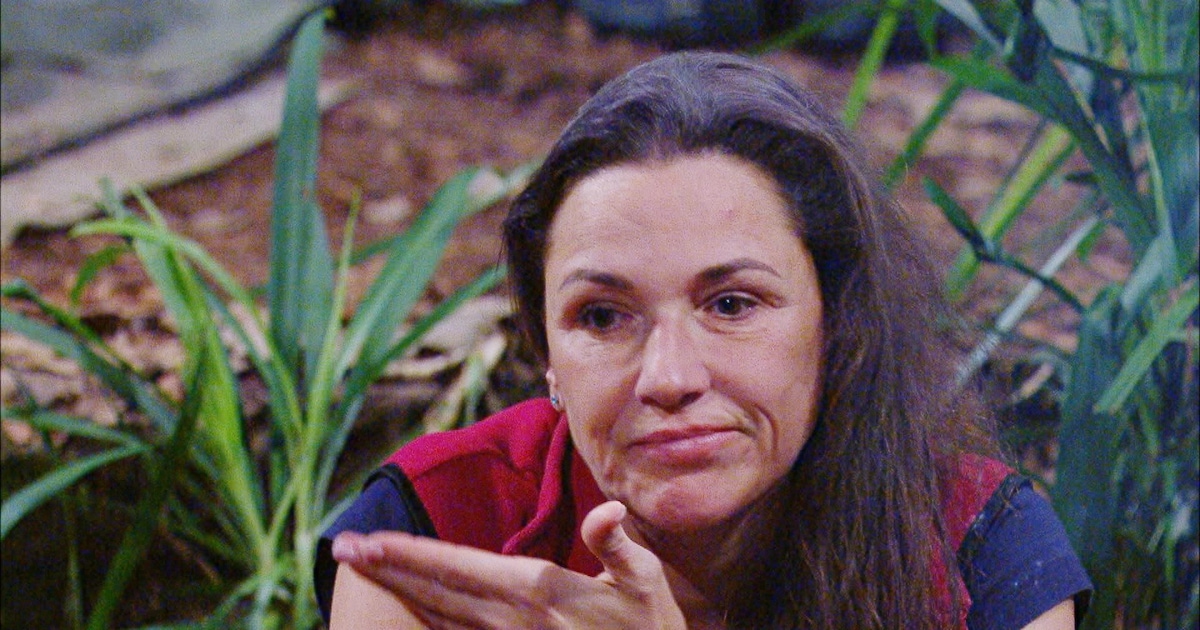 Mitten in der Nacht muss ein RTL-Mitarbeiter das Dschungelcamp stürmen