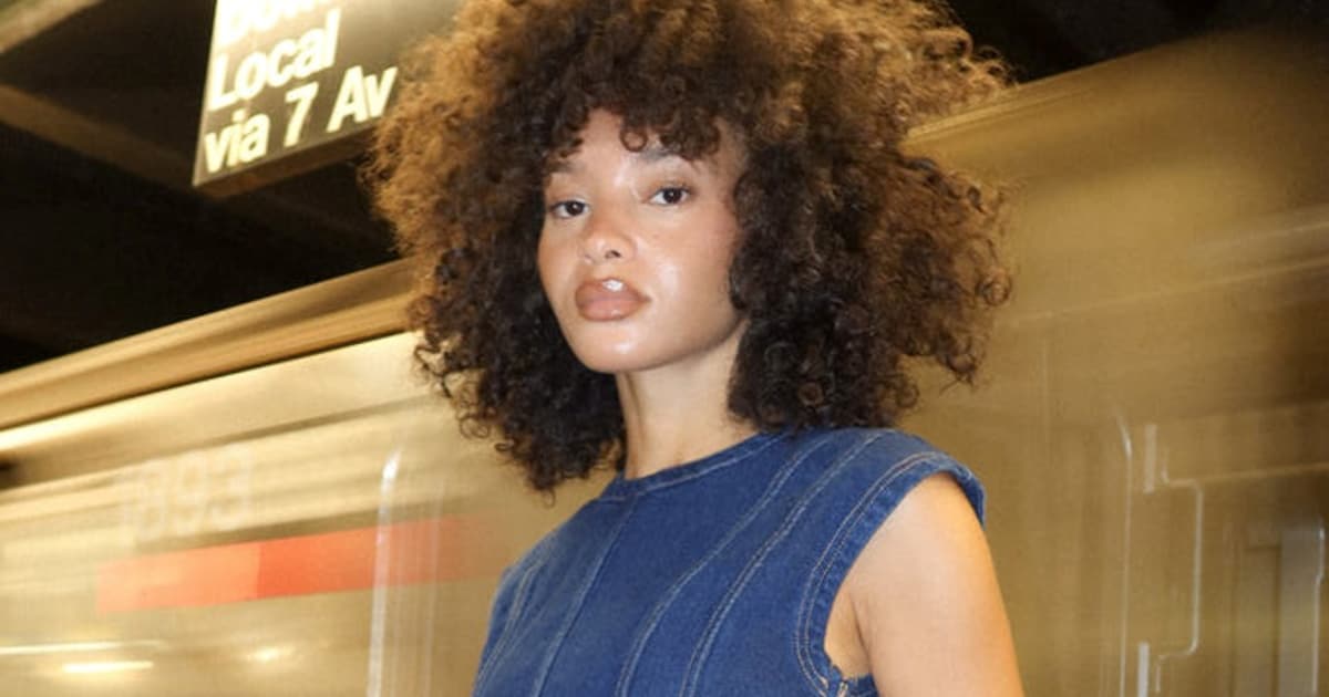 Dieser Denim-Zweiteiler formt deine Traum-Silhouette